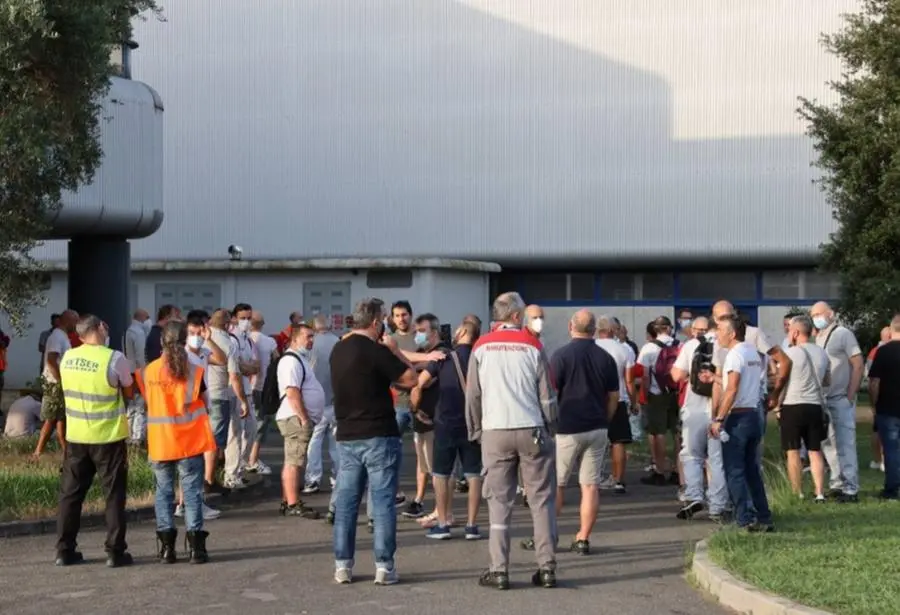 L’ad di Gkn: 'Chiudere e licenziare'. L’ira del sindaco