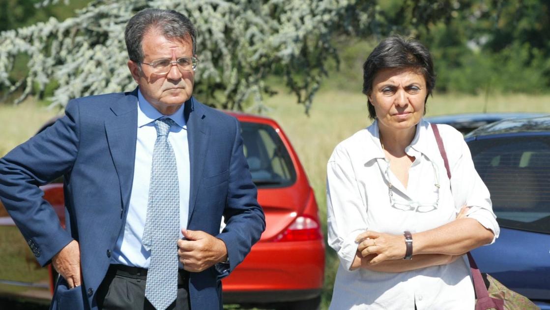A esposa de Prodi, Flavia Franzoni, está com uma doença terminal.  Resgatado na chuva em uma das rotas franciscanas