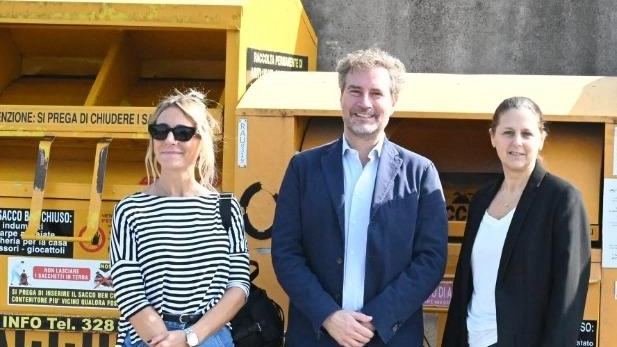 “Via i primi cassonetti per gli abiti usati“ “Via i primi cassonetti per gli abiti usati“
