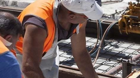 Fabbriche e cantieri edili: lavoratori a rischio Fabbriche e cantieri edili: lavoratori a rischio