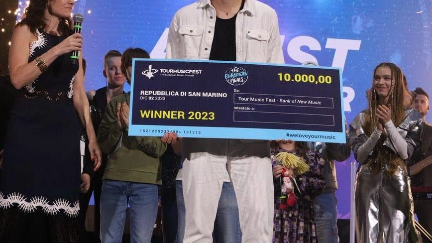 Giovani artisti umbri trionfano nella quindicesima edizione del "Tour Music Fest - The European Music Contest": Nicolò Filippucci vince "Artist of the Year" e i Known Physics primi nella categoria band. Premi: 10mila euro per Nicolò e produzione di un EP e un singolo per la band.