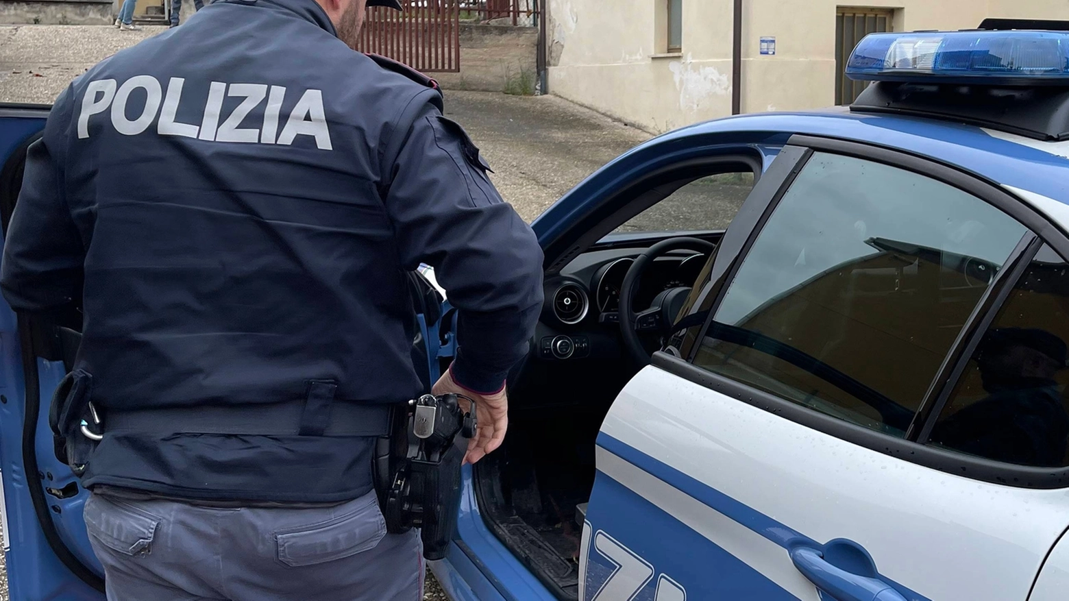 Polizia in una foto di repertorio Polizia in una foto di repertorio