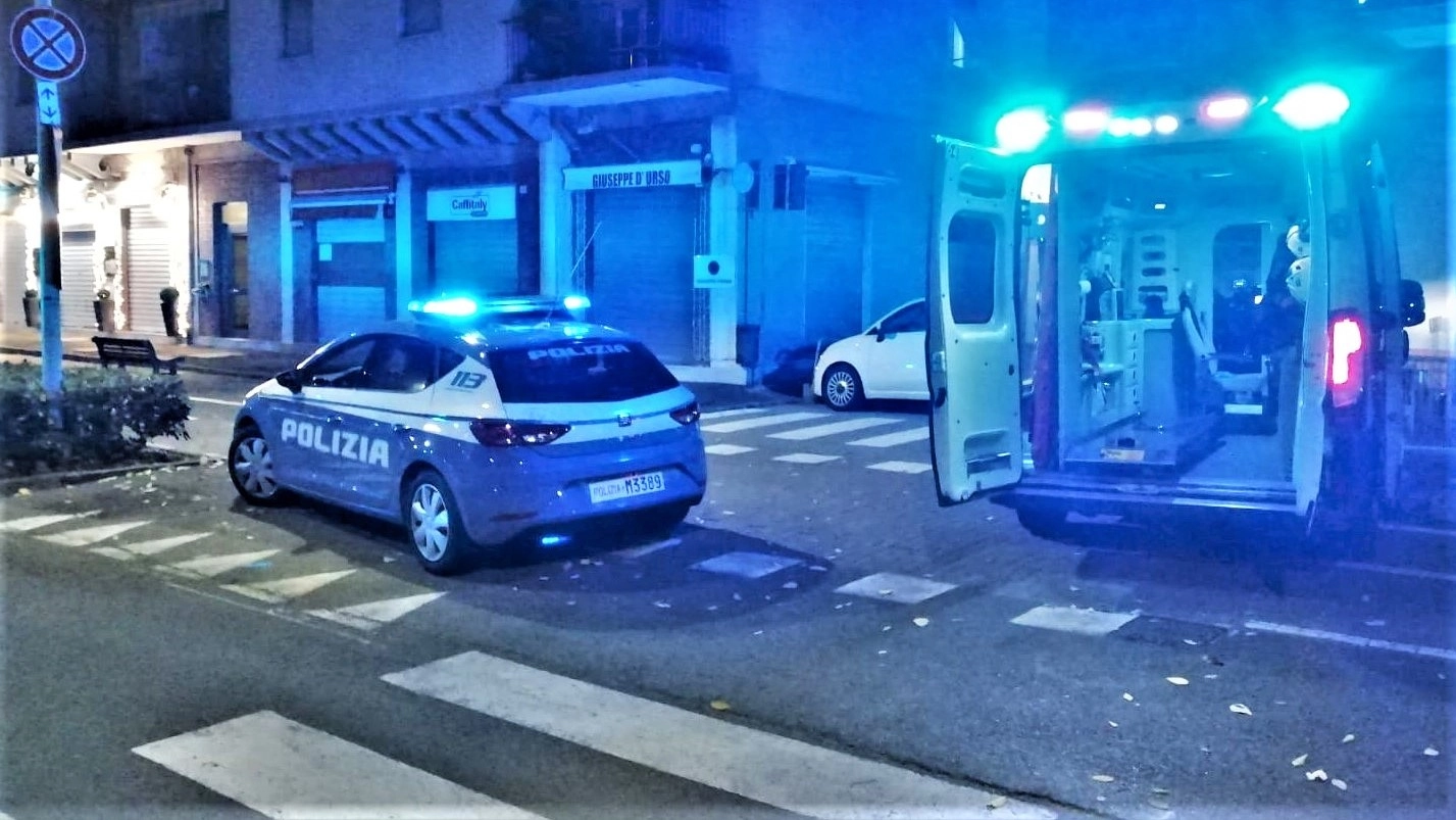 La polizia l'altra notte in viale Italia