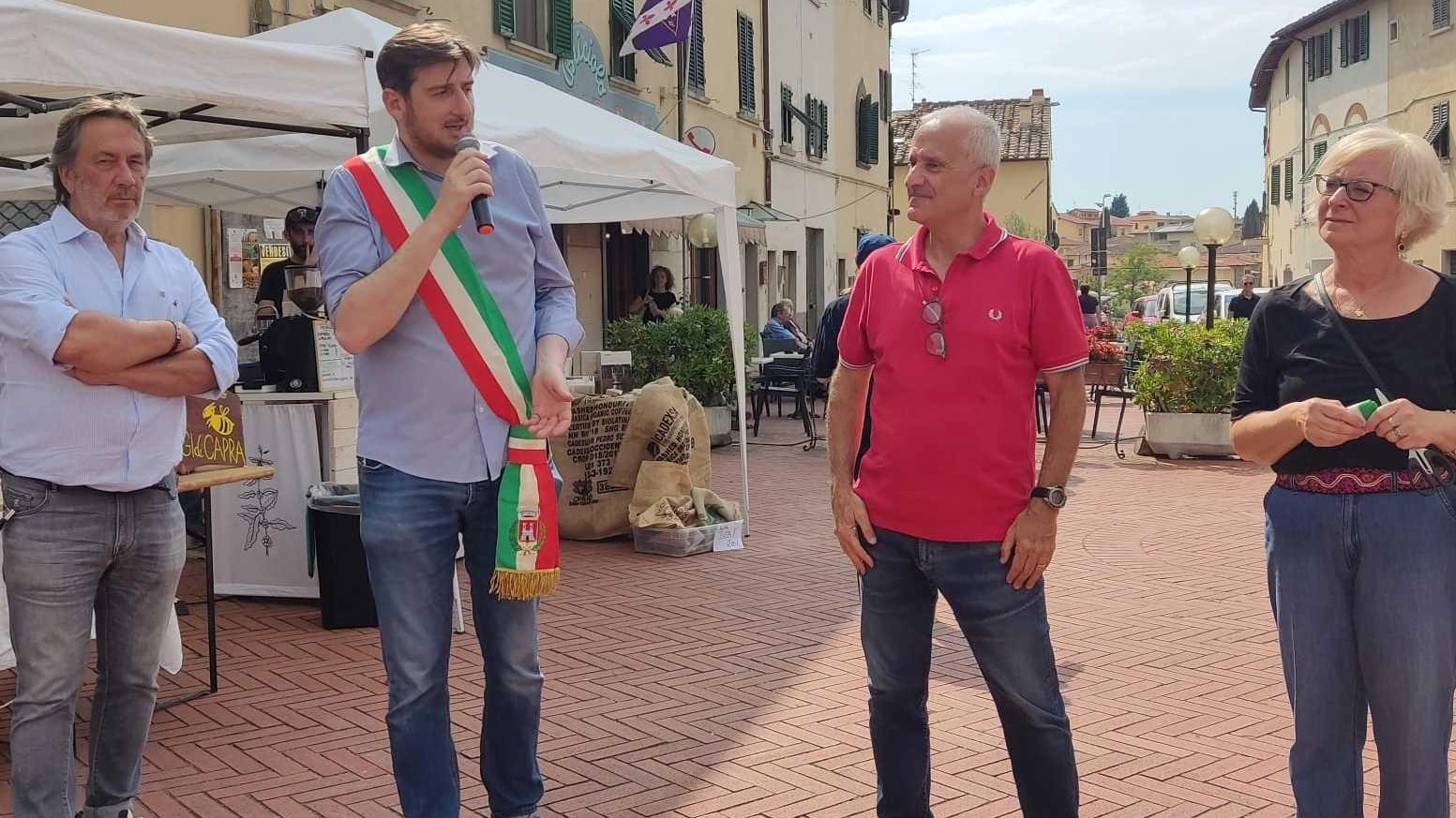 Venti produttori a chilometro zero Aperto il nuovo mercato della terra Venti produttori a chilometro zero Aperto il nuovo mercato della terra
