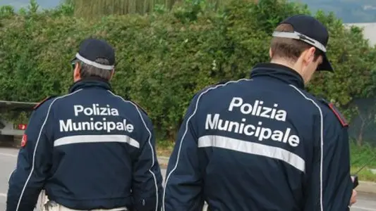 Polizia municipale (foto d'archivio) Polizia municipale (foto d'archivio)