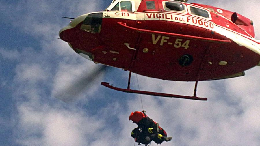 L'elicottero Drago dei vigili del fuoco (foto archivio)