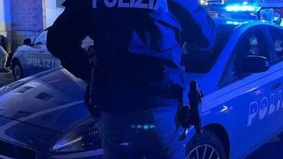 Coltellate per una ragazza. Parapiglia in Corso Italia Coltellate per una ragazza. Parapiglia in Corso Italia