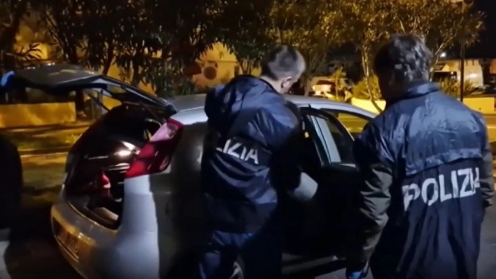 L'uomo è stato arrestato dalla polizia