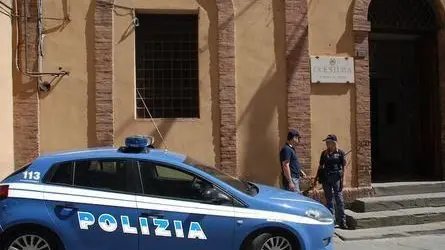 Furto in tabaccheria: denunciato Ladro incastrato dalle telecamere Furto in tabaccheria: denunciato Ladro incastrato dalle telecamere