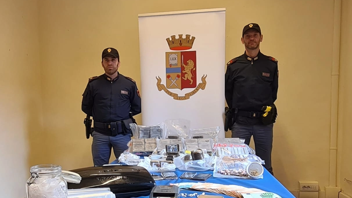 Tutta la droga sequestrata in un monolocale di Siena Tutta la droga sequestrata in un monolocale di Siena