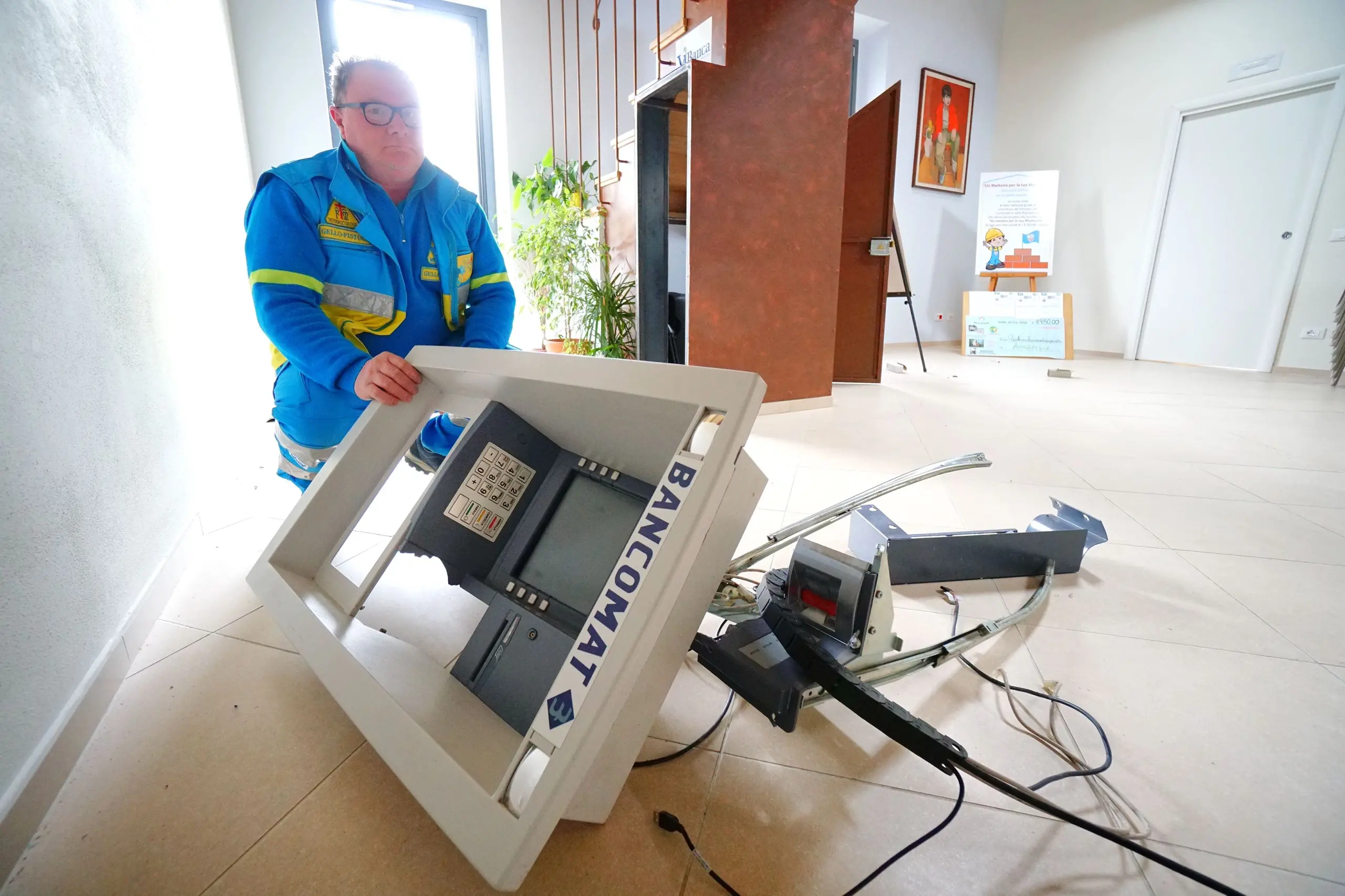 Colpo alla Misericordia di Gello: ladri smurano il bancomat
