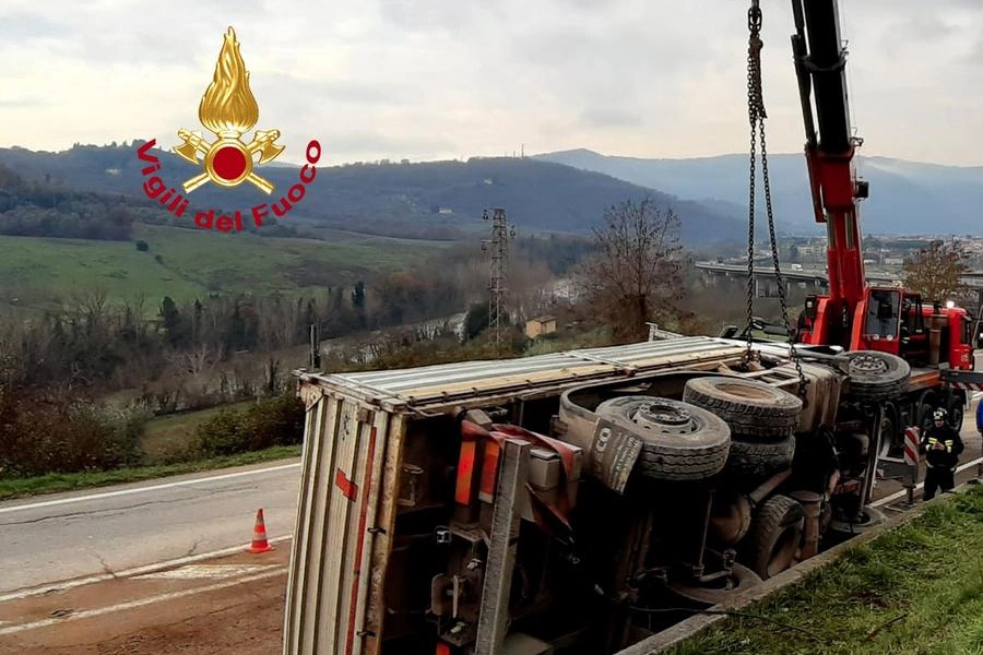 Il mezzo pesante ribaltato