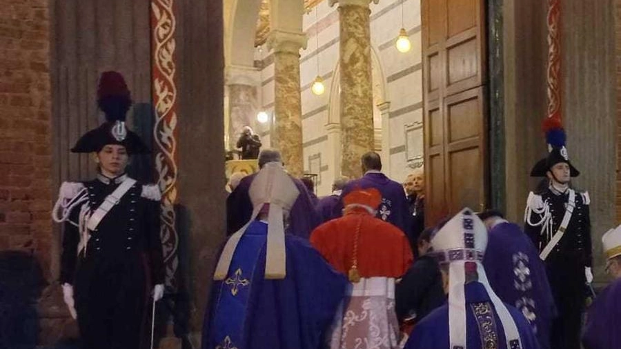L’ingresso della processione nella Cattedrale di San Miniato