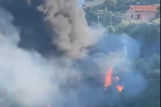 L'incendio a Porto Venere