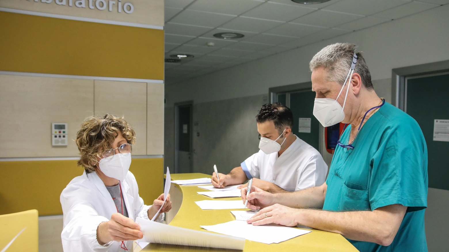 Covid e mascherine Stop negli ospedali Melani: "Ci adeguiamo Ma restano una tutela" Covid e mascherine Stop negli ospedali Melani: "Ci adeguiamo Ma restano una tutela"
