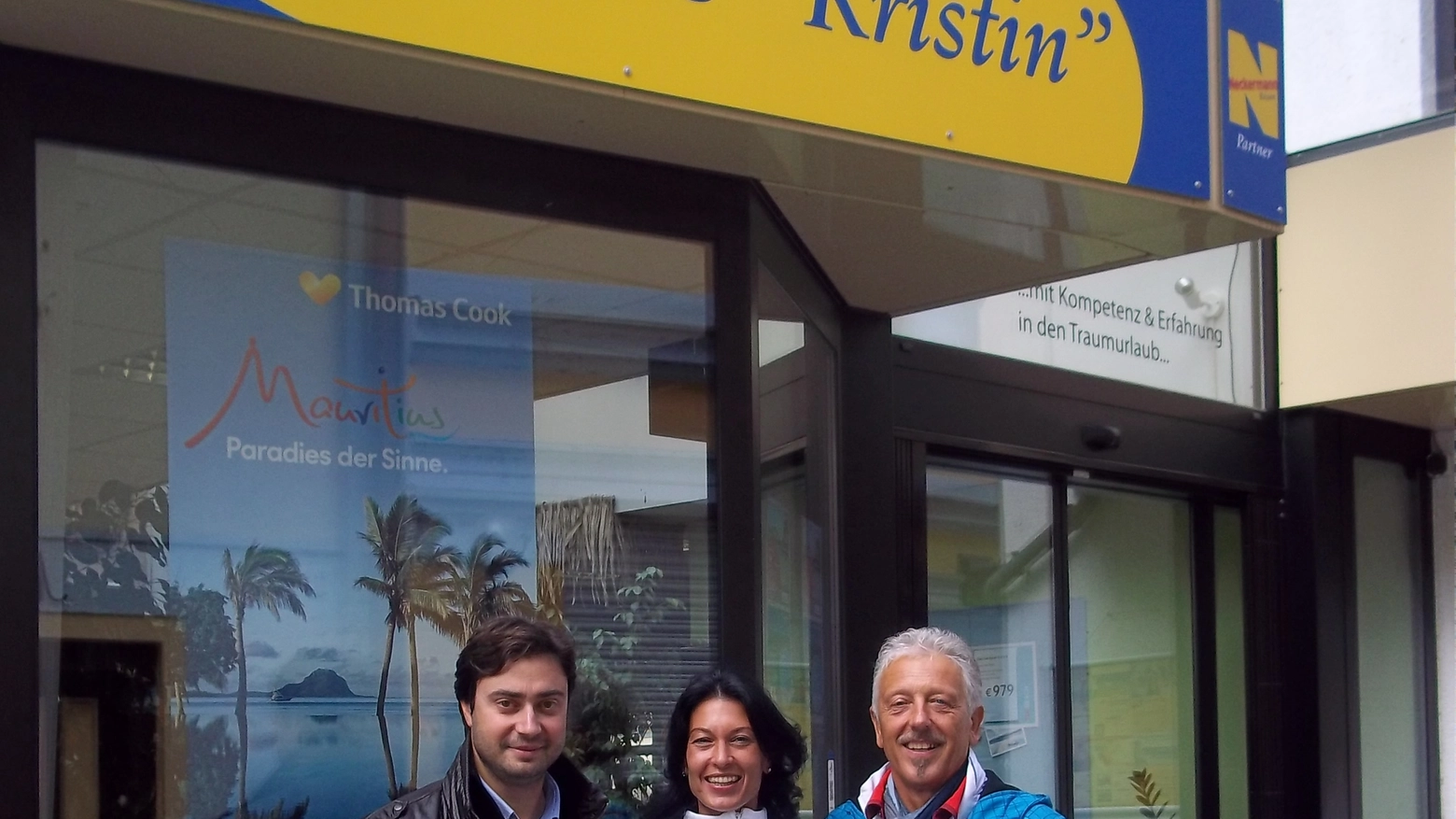 Nella foto l'assessore Gozzini con i rappresentanti del Tour Operator "Kristin"