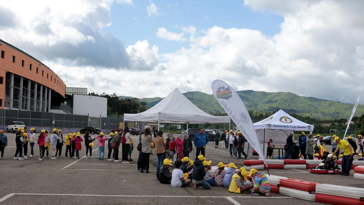 Guidare in sicurezza  400 bambini  al Karting in Piazza