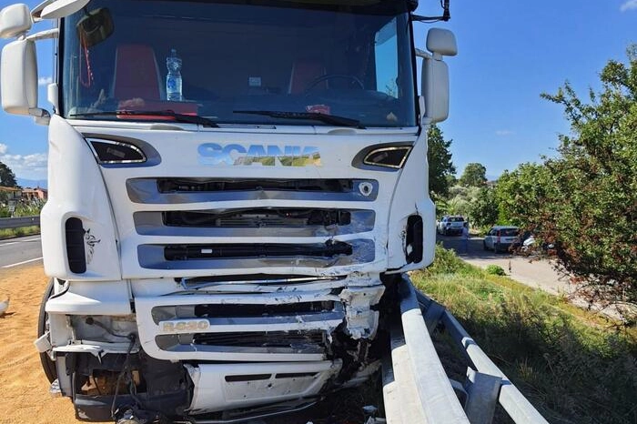 Il tir coinvolto nell'incidente