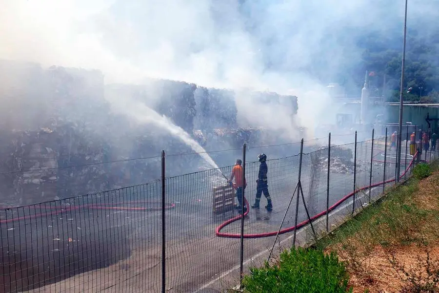 Borgo a Mozzano, incendio in una cartiera