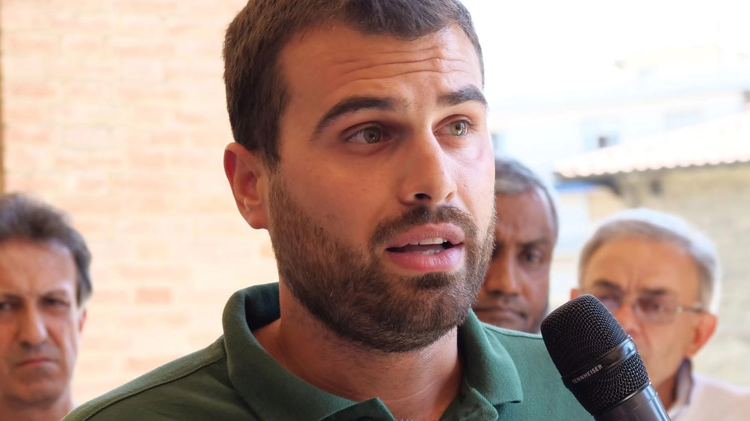 Aree verdi, un doppio varo Il Comune ci mette i soldi E la gestione tocca ai volontari Aree verdi, un doppio varo Il Comune ci mette i soldi E la gestione tocca ai volontari