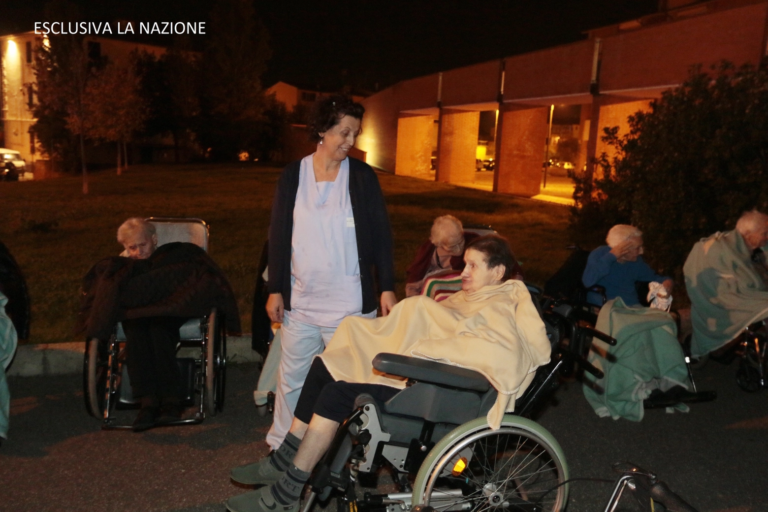 Castelfiorentino, anziani evacuati (foto Gianni Nucci)