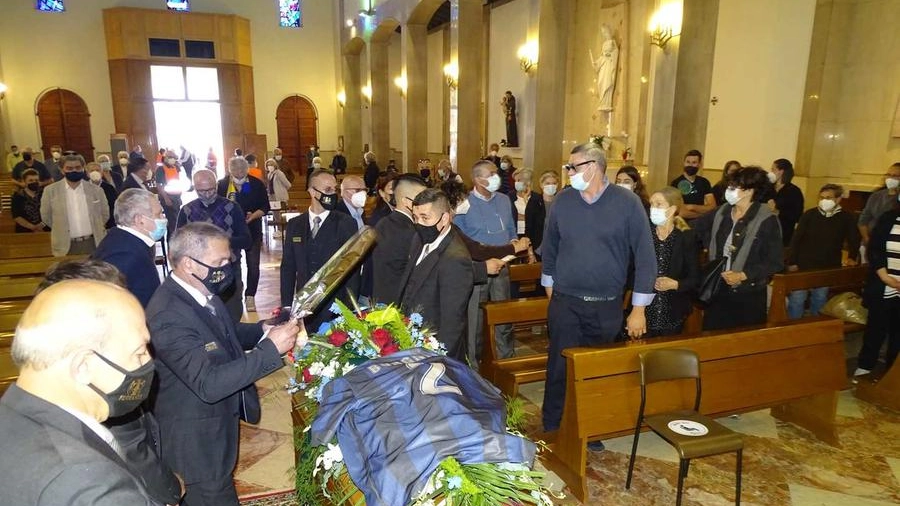 Il funerale di Burgnich a Viareggio (foto Umicini)