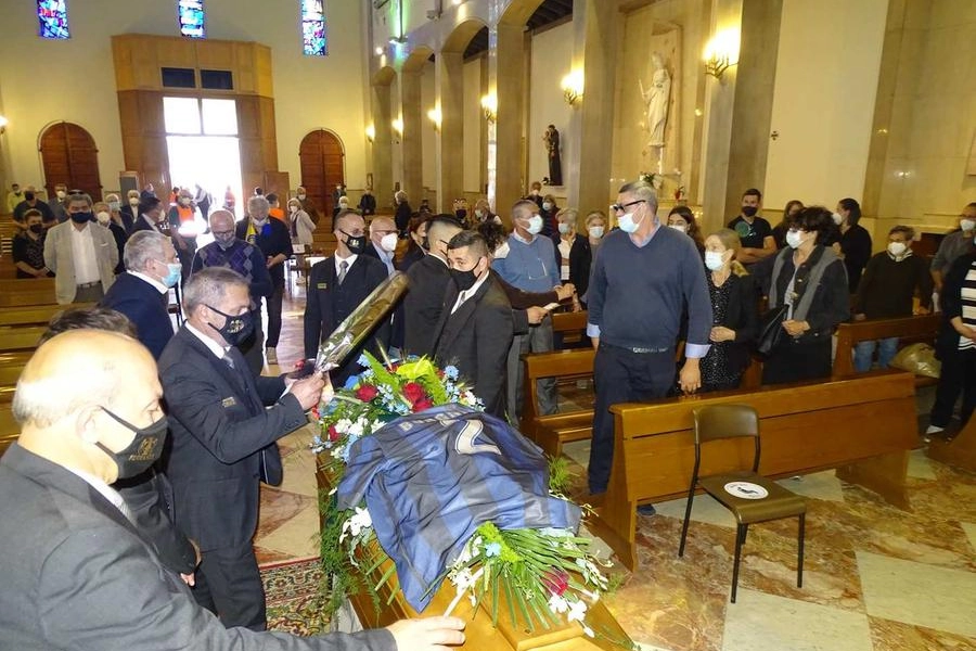 Il funerale di Burgnich a Viareggio (foto Umicini)