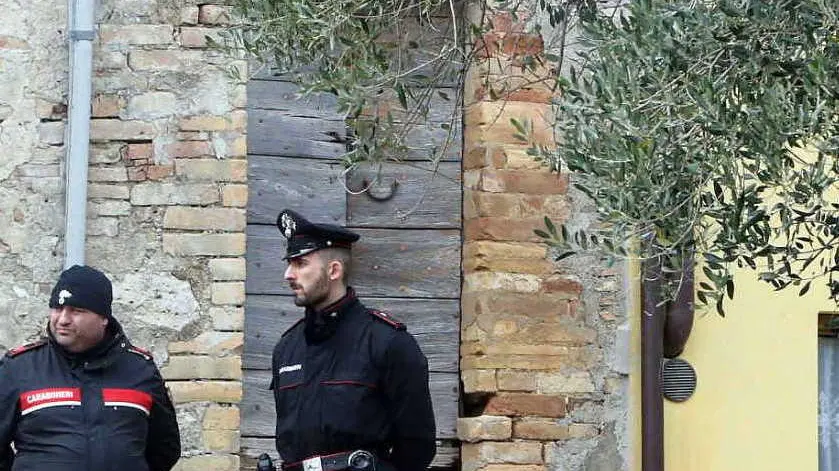 Trovato cadavere sotto casa Mistero sulla morte di un uomo Tra le ipotesi anche l’omicidio Trovato cadavere sotto casa Mistero sulla morte di un uomo Tra le ipotesi anche l’omicidio