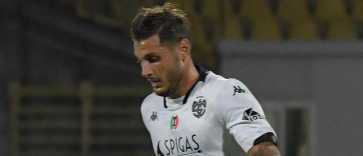 I tifosi della Curva Ferrovia si riuniranno domani per discutere del futuro dello Spezia. Intanto la squadra riprende la preparazione in vista del match di sabato contro il Parma. Possibili cambiamenti nella formazione iniziale. Il Parma riprenderà la preparazione al Mutti Training Center di Collecchio.