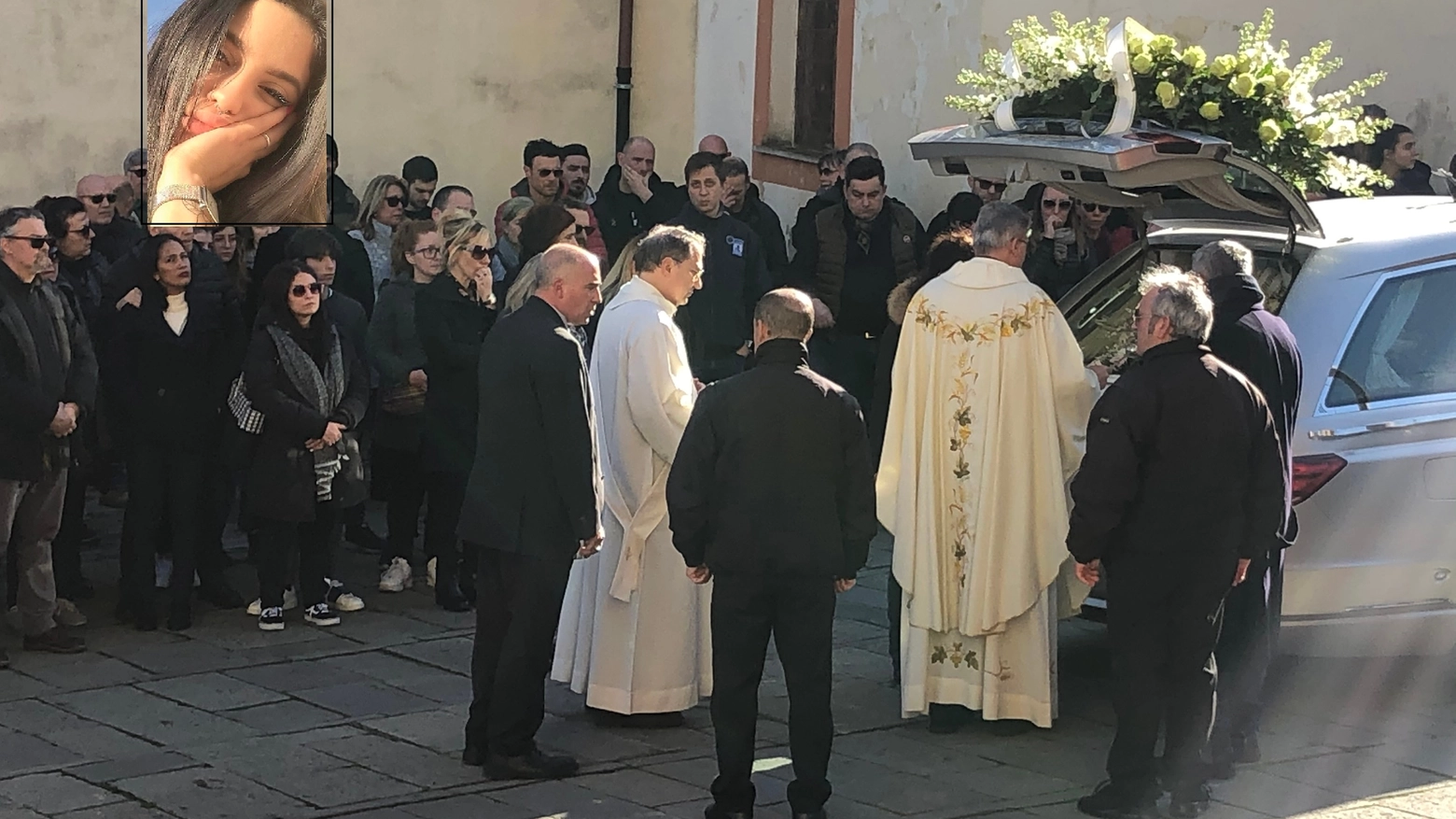 I funerali di Giorgia Gallo - Foto Frascatore (nel riquadro la giovane)