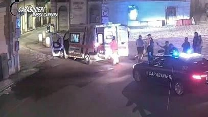 Rissa e bottigliate in centro . Denunciati dai carabinieri Rissa e bottigliate in centro . Denunciati dai carabinieri