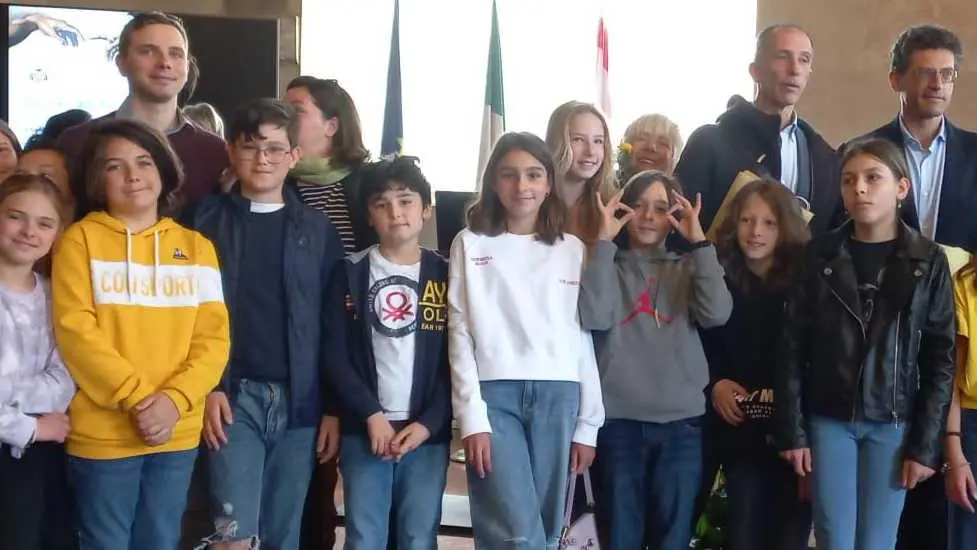 Lontani ma vicini, comunque poeti I sentimenti profondi dei bambini Lontani ma vicini, comunque poeti I sentimenti profondi dei bambini