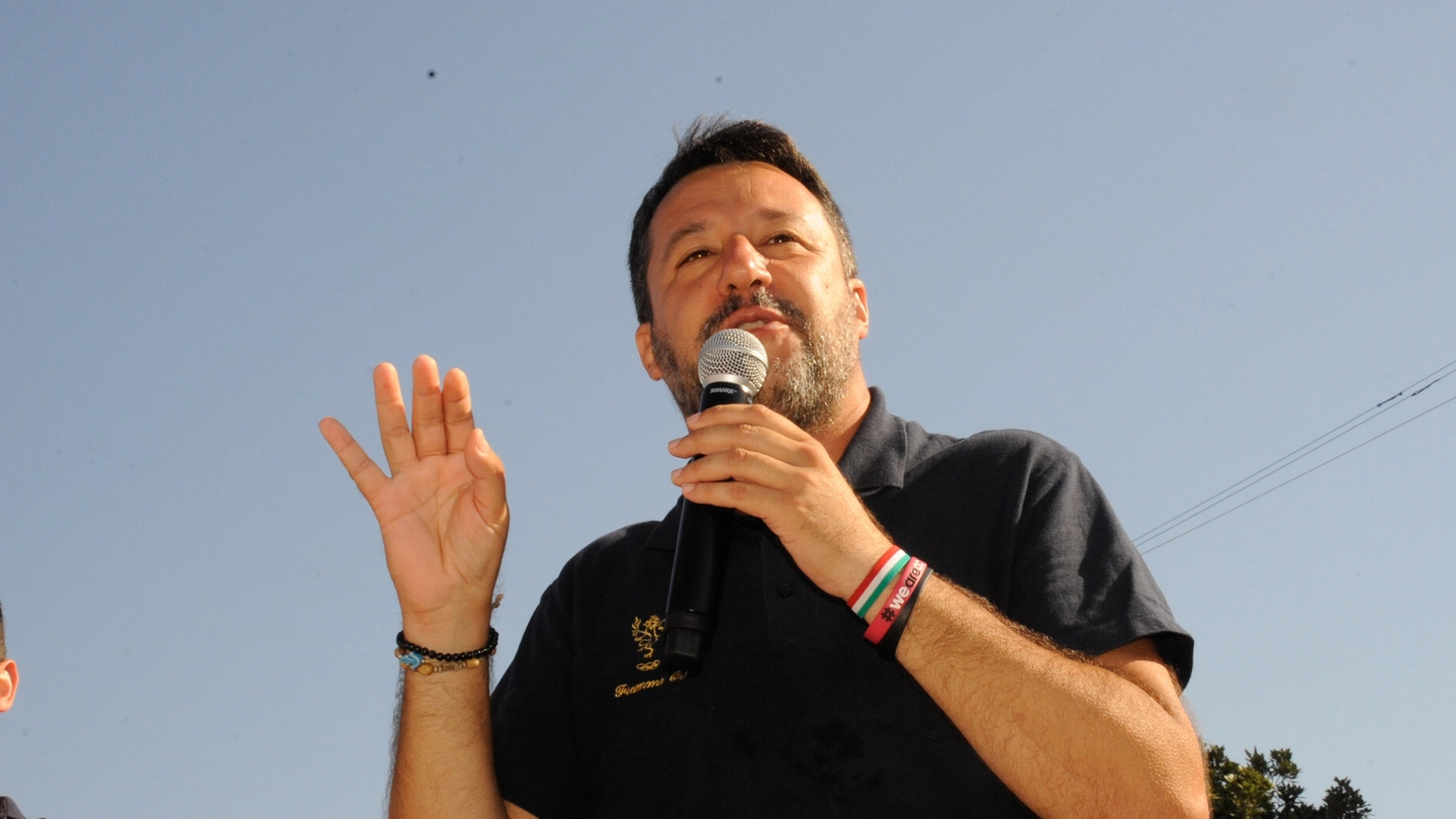 Matteo Salvini in piazza a Viareggio (foto Umicini)