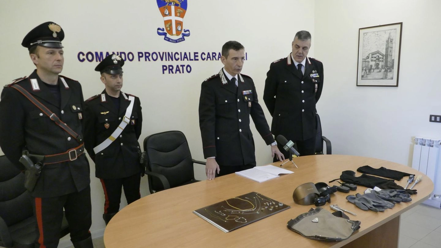 La conferenza stampa dei carabinieri (foto Attalmi)