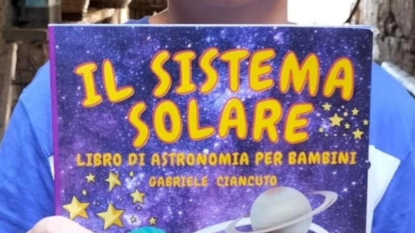 Ha 12 anni, è un fenomeno. Scrive libri di astronomia