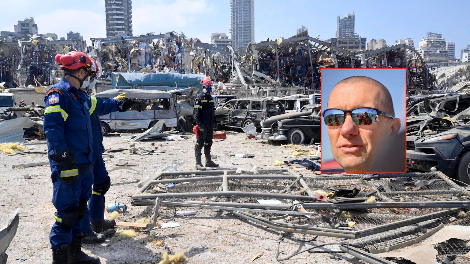 La devastazione di Beirut (Ansa) e, nel riquadro, Alberto Boanini