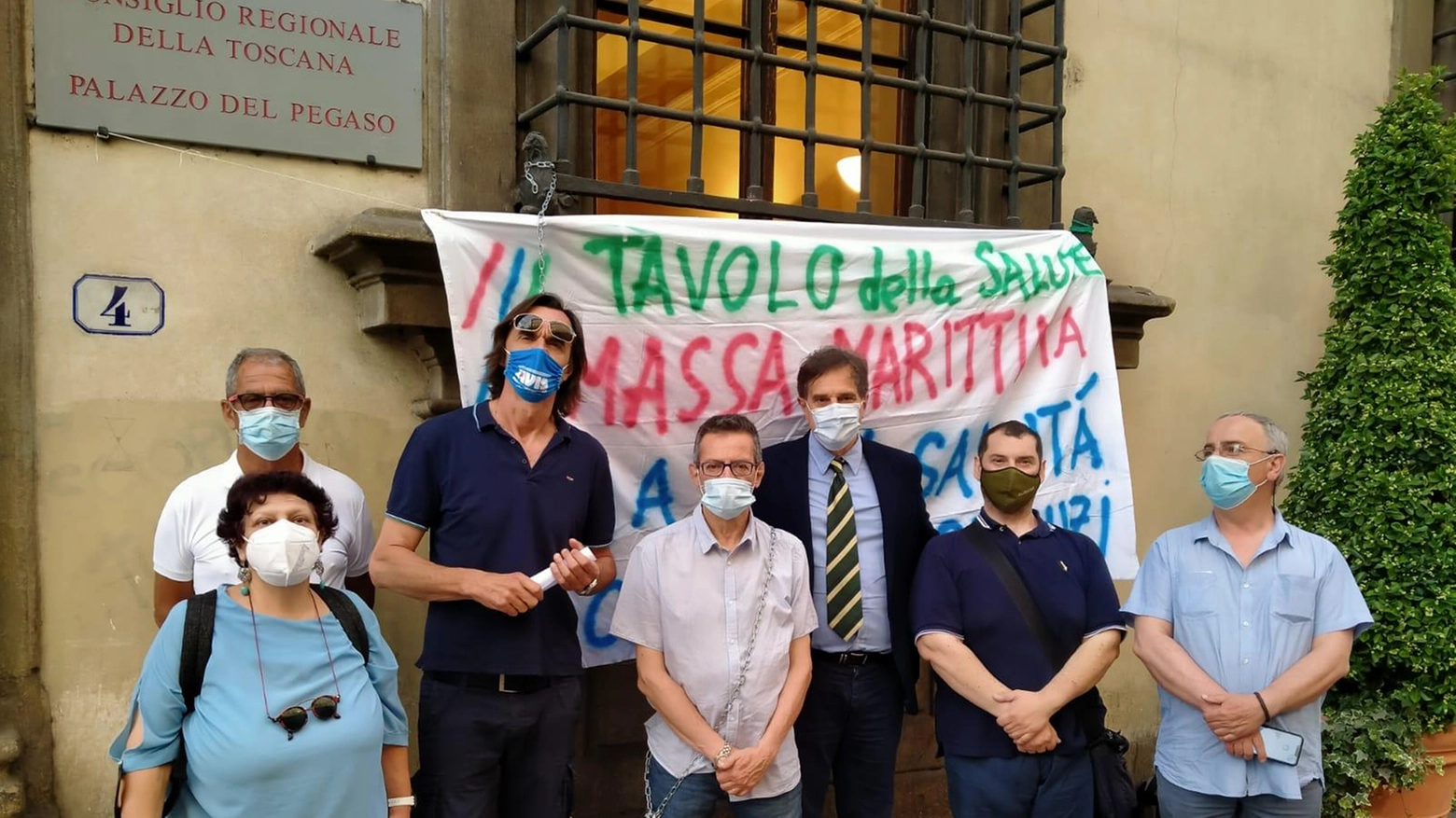 Sanità, quale futuro?. Manifestazione a Firenze di fronte alla Regione Sanità, quale futuro?. Manifestazione a Firenze di fronte alla Regione