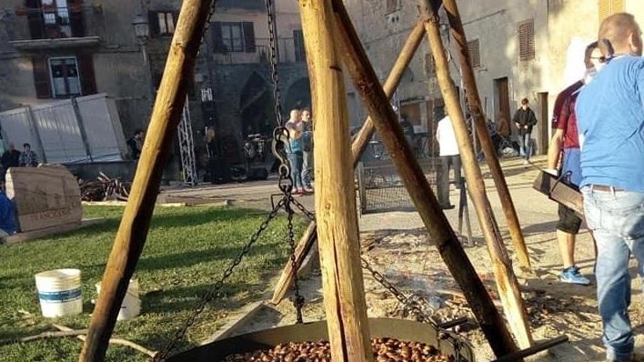 La stagione dai caldi colori e dai sapori unici racchiusi insieme nella Festa della Castagna La stagione dai caldi colori e dai sapori unici racchiusi insieme nella Festa della Castagna