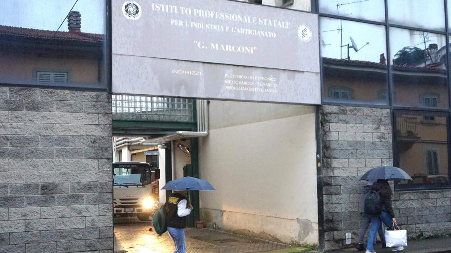 Parrocchia in soccorso del Marconi. Messe a disposizione quattro aule. Lezioni da casa per sette classi Parrocchia in soccorso del Marconi. Messe a disposizione quattro aule. Lezioni da casa per sette classi