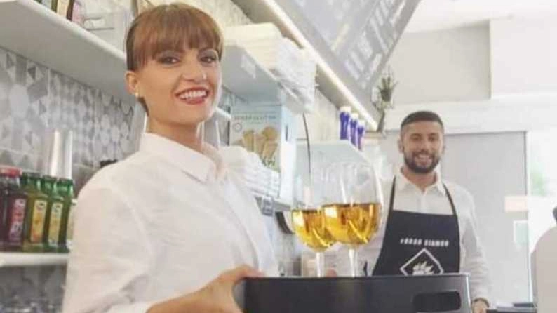 Sara Masci e Carmine Marsella all’interno della gelateria "Orso Bianco" Sara Masci e Carmine Marsella all’interno della gelateria "Orso Bianco"