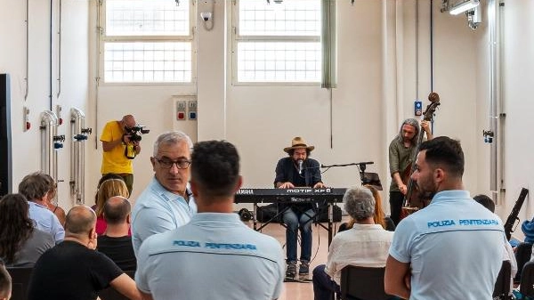 L’evento Capossela incontra i detenuti In autunno nuovo album e concerto L’evento Capossela incontra i detenuti In autunno nuovo album e concerto