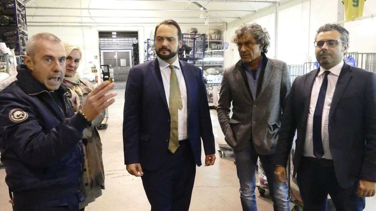 A sinistra Fabrizio Tesi; al centro Massimo Castaldo, vicepresidente Parlamento Ue; a destra Giacomo Giannarelli, capogruppo in Regione