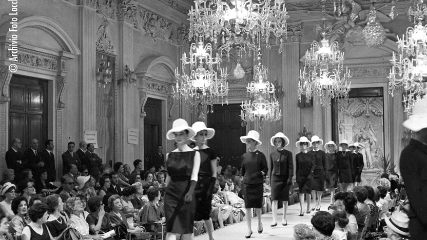 ￼￼Sfilata di abiti e cappelli in Sala Bianca (1962) ©Archivio Locchi