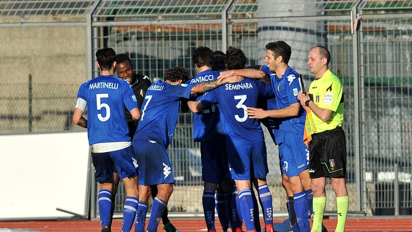 Prato-Cuneo 2-0, l'esultanza laniera (LaPresse)