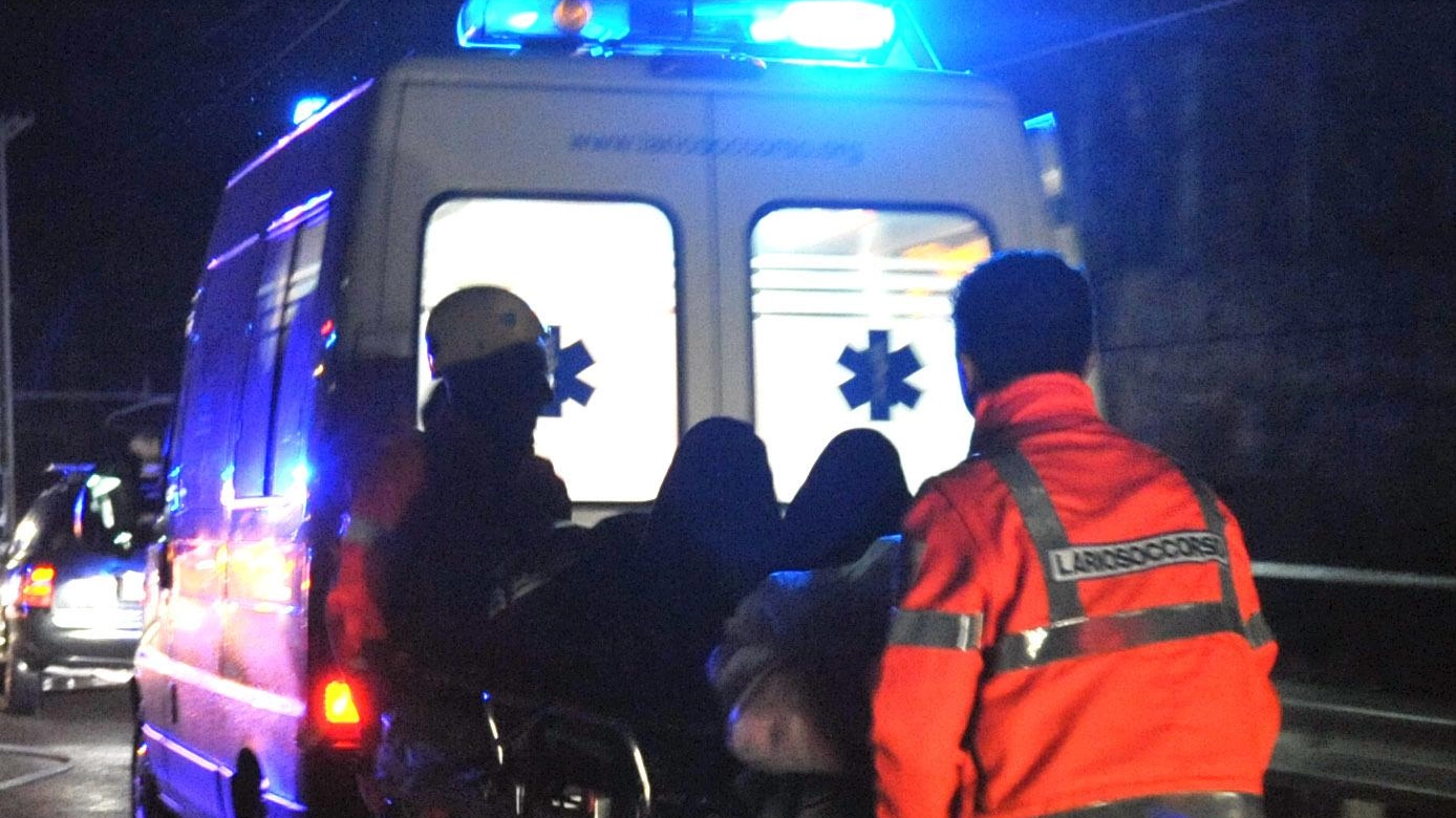 Carambola tra auto: gravissimo un giovane Parte la caccia al terzo veicolo coinvolto Carambola tra auto: gravissimo un giovane Parte la caccia al terzo veicolo coinvolto