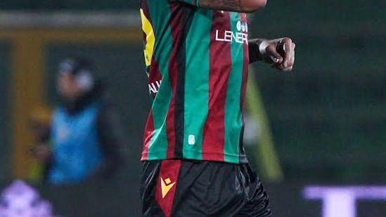 Tiago Casasola, difensore della Ternana, ha segnato il gol del meritato pareggio contro il Palermo, terzo centro stagionale. La squadra sta lavorando sodo per raggiungere la salvezza e Casasola è convinto che i risultati non tarderanno ad arrivare.