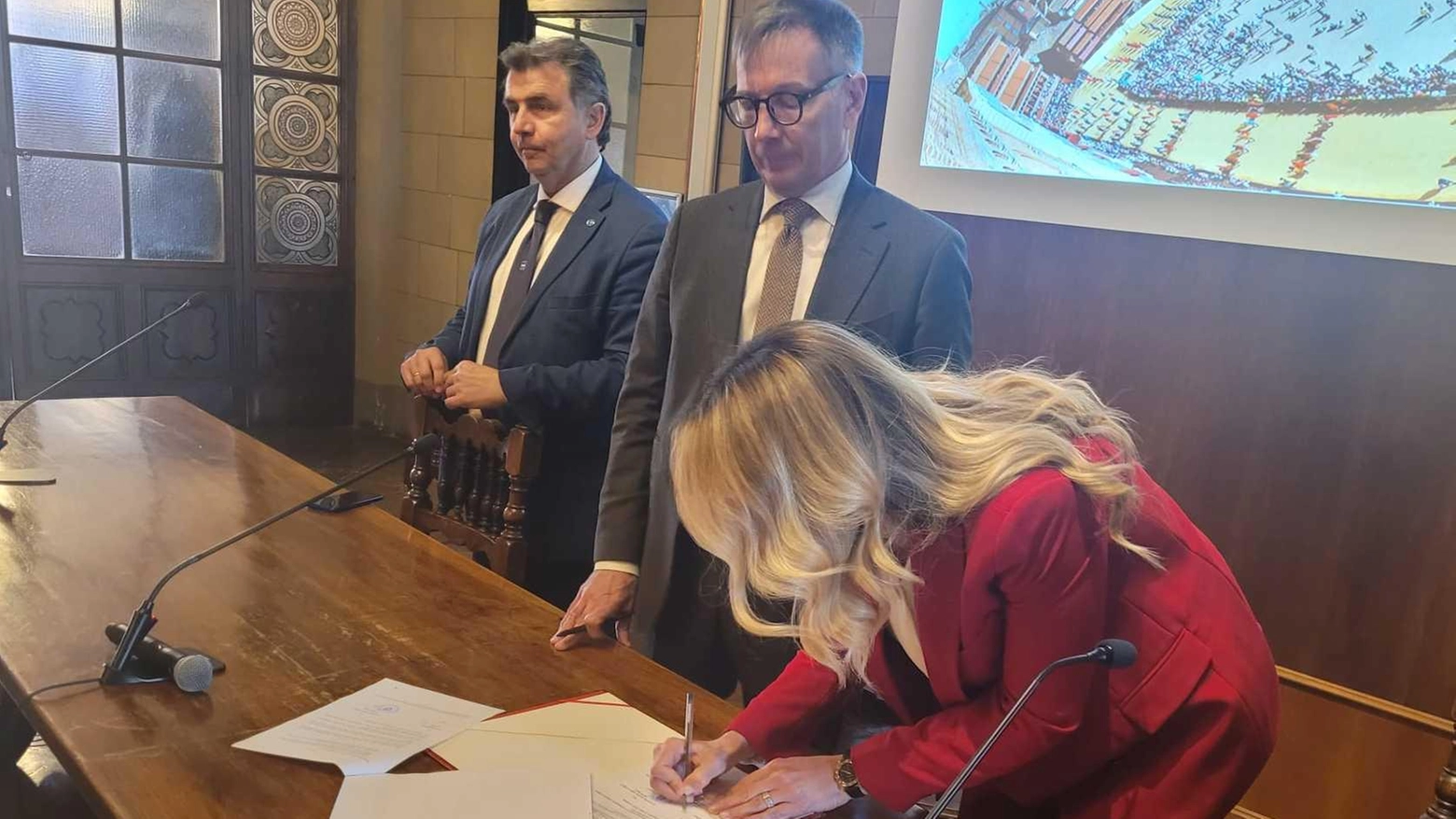 Arriva la firma solenne Siena e Cetinje sono città gemellate Arriva la firma solenne Siena e Cetinje sono città gemellate