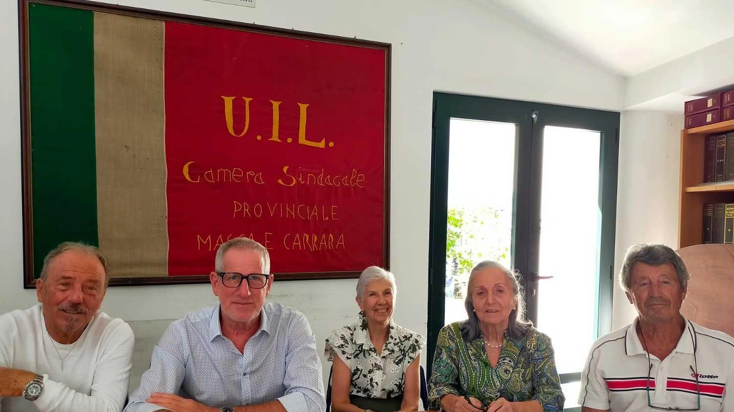 La protesta dei ’dinosauri’. Anziani all’attacco dell’Asl: "No alla sanità... digitale" La protesta dei ’dinosauri’. Anziani all’attacco dell’Asl: "No alla sanità... digitale"