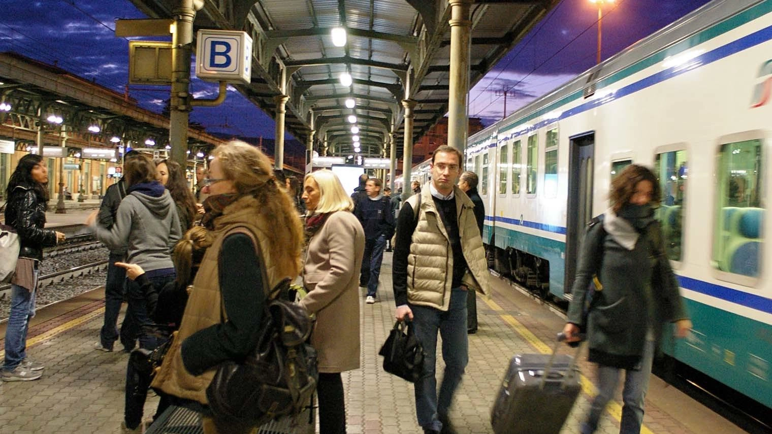 I disagi dei pendolari: "Urgente modificare gli orari dei treni": "Fattibilità da definire"