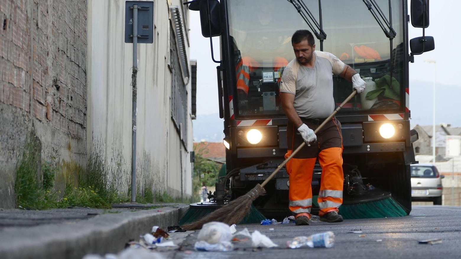 Pulizia strade, ancora rivoluzione. Nuove regole per ben 210 luoghi Pulizia strade, ancora rivoluzione. Nuove regole per ben 210 luoghi